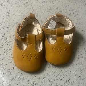 CARTERS NWT Echo Tan Baby Walker Shoes